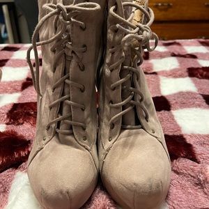 Super cute heels. Bought them, lightly worn!